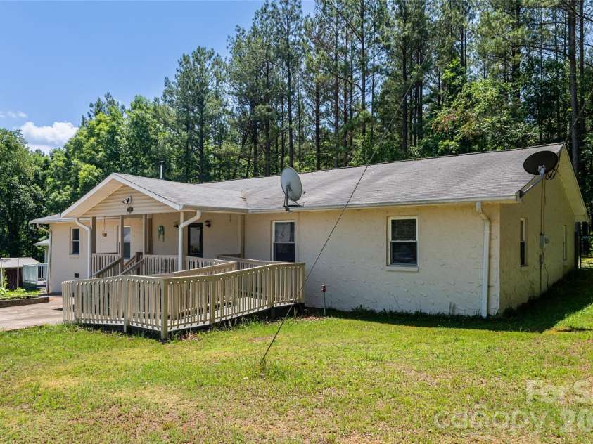 2800 Coxe Road, Tryon, NC 28782.  MLS# CAR4394414, YatesRealty ID 31998. 
