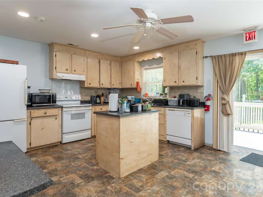 2800 Coxe Road, Tryon, NC 28782.  MLS# CAR4394414, YatesRealty ID 31998. 