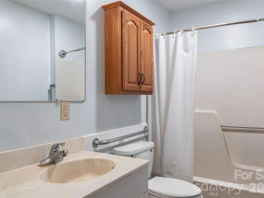 2800 Coxe Road, Tryon, NC 28782.  MLS# CAR4394414, YatesRealty ID 31998. 