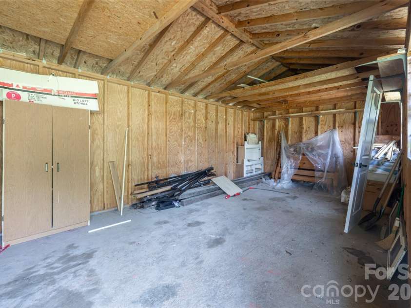 2800 Coxe Road, Tryon, NC 28782.  MLS# CAR4394414, YatesRealty ID 31998. 