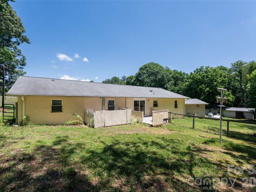 2800 Coxe Road, Tryon, NC 28782.  MLS# CAR4394414, YatesRealty ID 31998. 