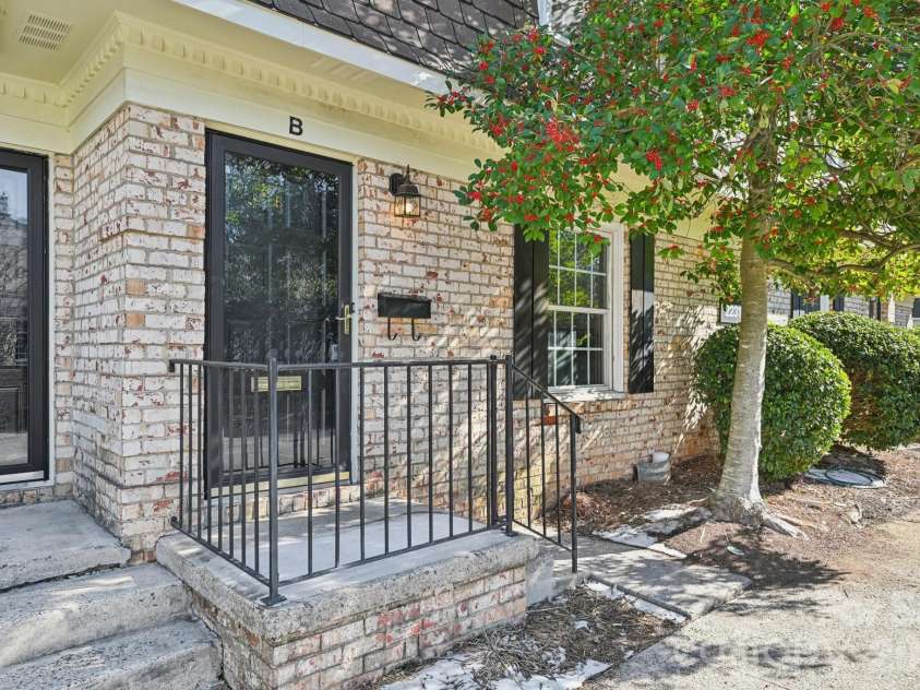 2231 Rexford Road, Charlotte, NC 28211.  MLS# CAR4341179, YatesRealty ID 31999. 
