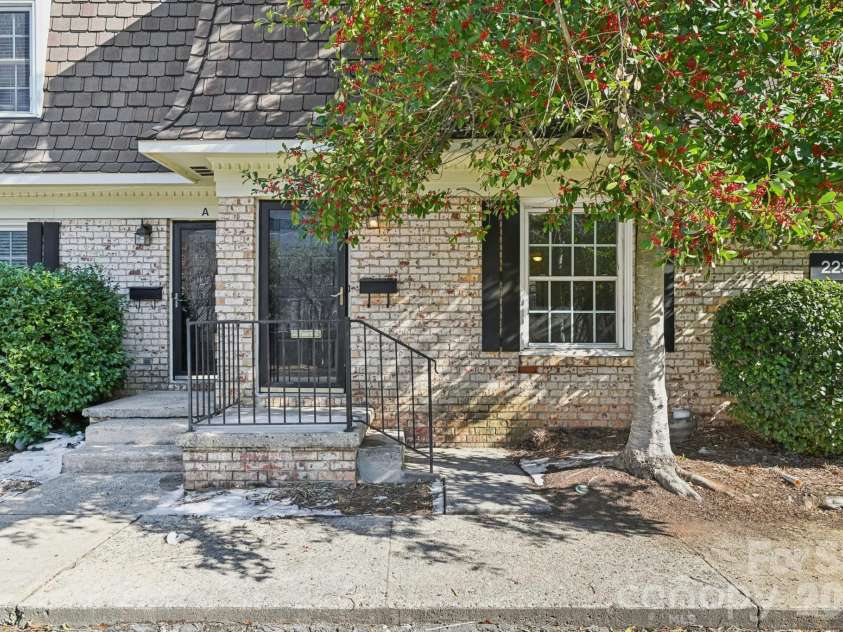2231 Rexford Road, Charlotte, NC 28211.  MLS# CAR4341179, YatesRealty ID 31999. 