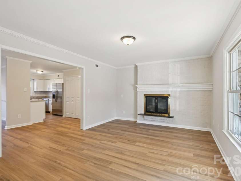 2231 Rexford Road, Charlotte, NC 28211.  MLS# CAR4341179, YatesRealty ID 31999. 