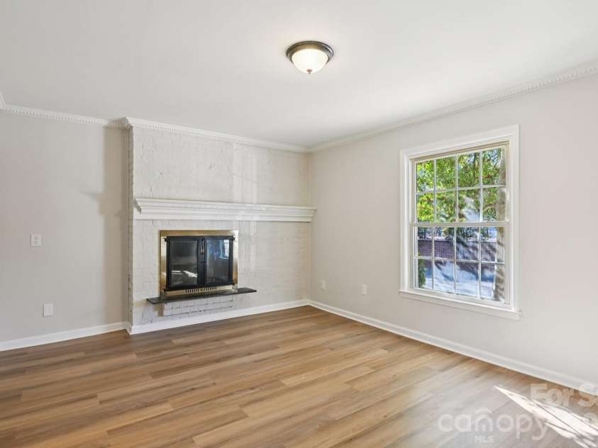 2231 Rexford Road, Charlotte, NC 28211.  MLS# CAR4341179, YatesRealty ID 31999. 