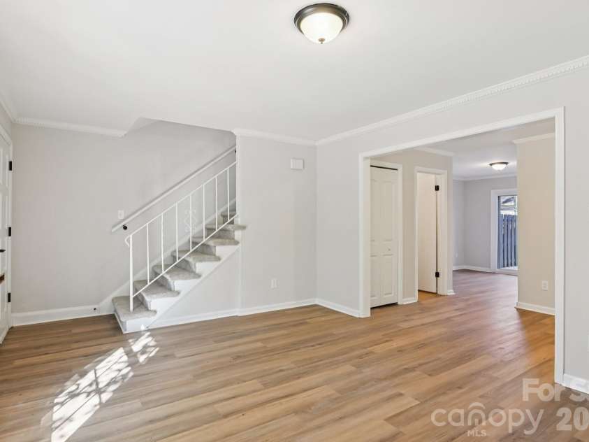2231 Rexford Road, Charlotte, NC 28211.  MLS# CAR4341179, YatesRealty ID 31999. 