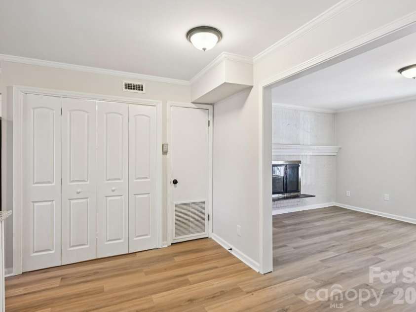 2231 Rexford Road, Charlotte, NC 28211.  MLS# CAR4341179, YatesRealty ID 31999. 