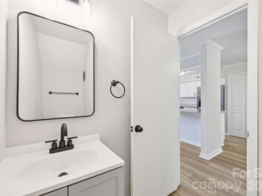 2231 Rexford Road, Charlotte, NC 28211.  MLS# CAR4341179, YatesRealty ID 31999. 
