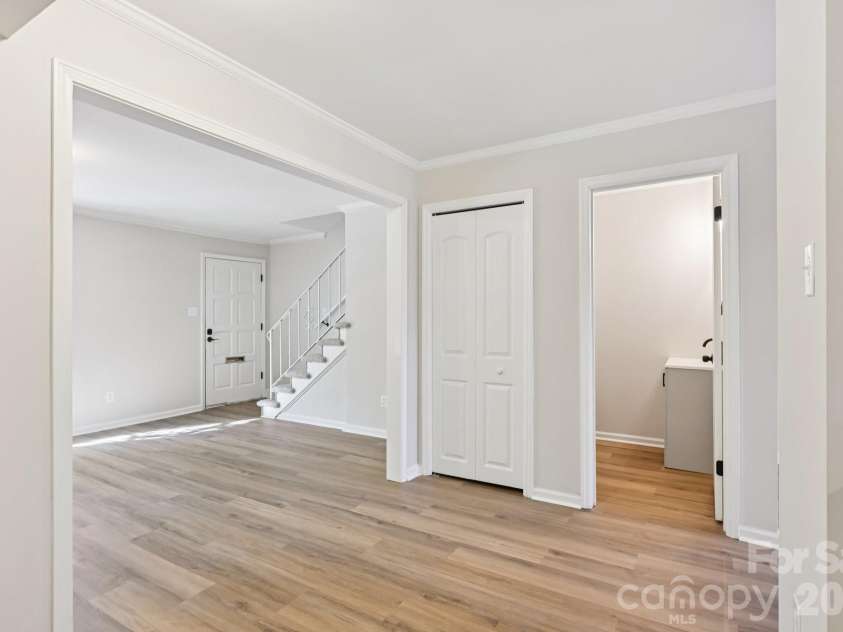2231 Rexford Road, Charlotte, NC 28211.  MLS# CAR4341179, YatesRealty ID 31999. 