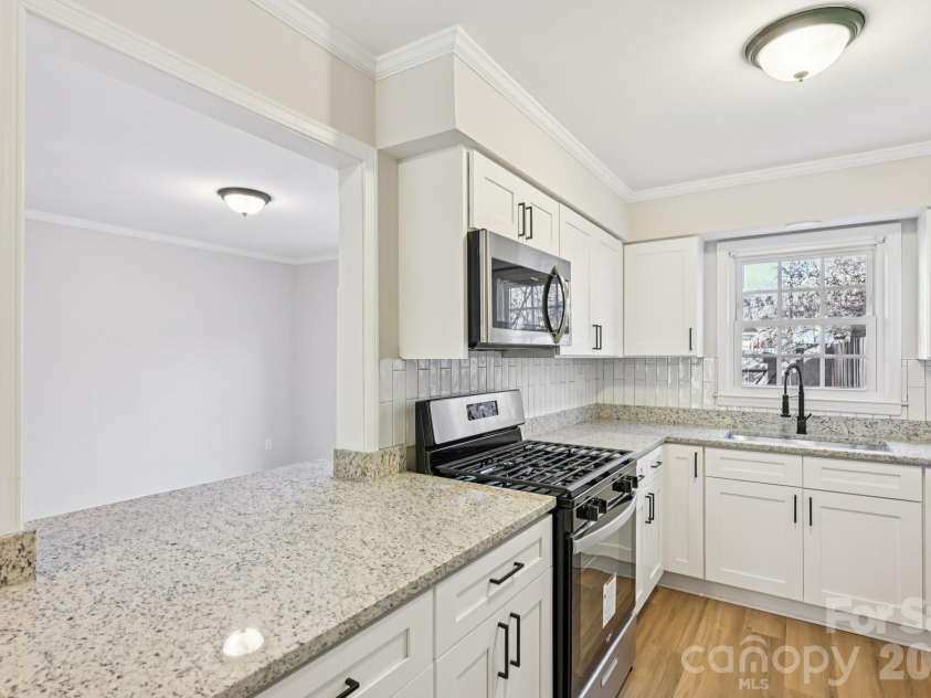 2231 Rexford Road, Charlotte, NC 28211.  MLS# CAR4341179, YatesRealty ID 31999. 