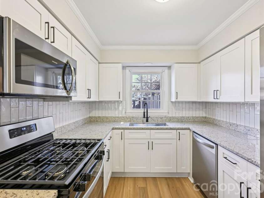 2231 Rexford Road, Charlotte, NC 28211.  MLS# CAR4341179, YatesRealty ID 31999. 