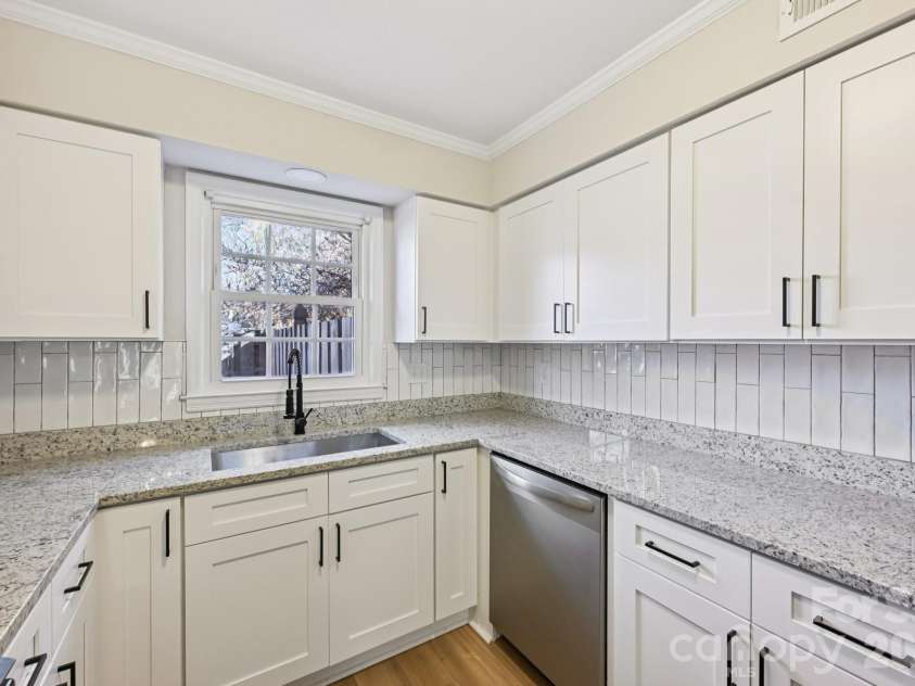 2231 Rexford Road, Charlotte, NC 28211.  MLS# CAR4341179, YatesRealty ID 31999. 