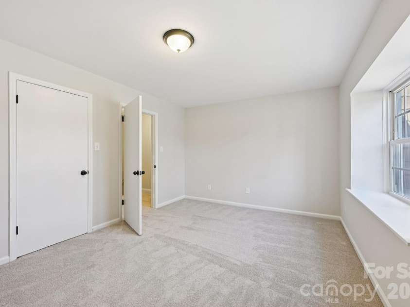 2231 Rexford Road, Charlotte, NC 28211.  MLS# CAR4341179, YatesRealty ID 31999. 