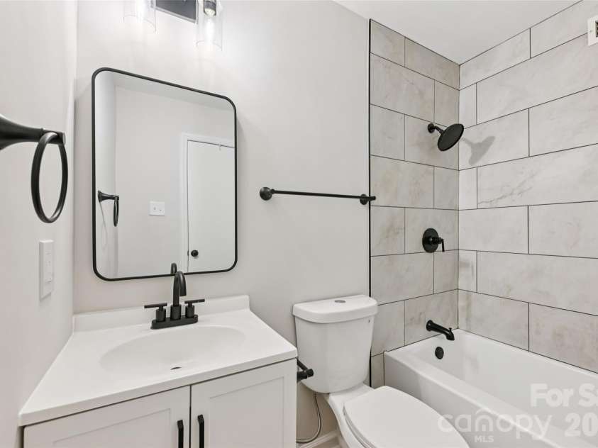 2231 Rexford Road, Charlotte, NC 28211.  MLS# CAR4341179, YatesRealty ID 31999. 