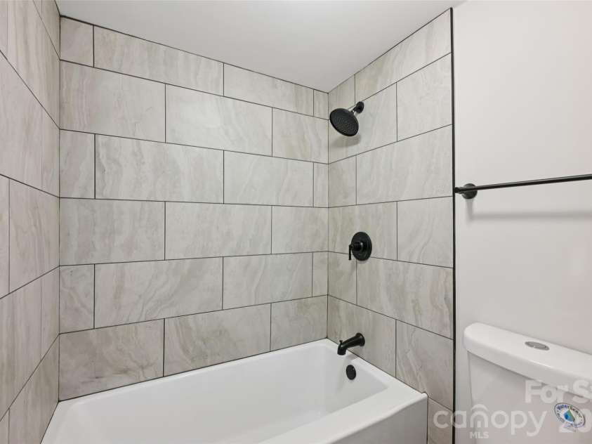 2231 Rexford Road, Charlotte, NC 28211.  MLS# CAR4341179, YatesRealty ID 31999. 