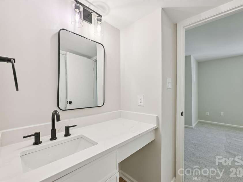 2231 Rexford Road, Charlotte, NC 28211.  MLS# CAR4341179, YatesRealty ID 31999. 