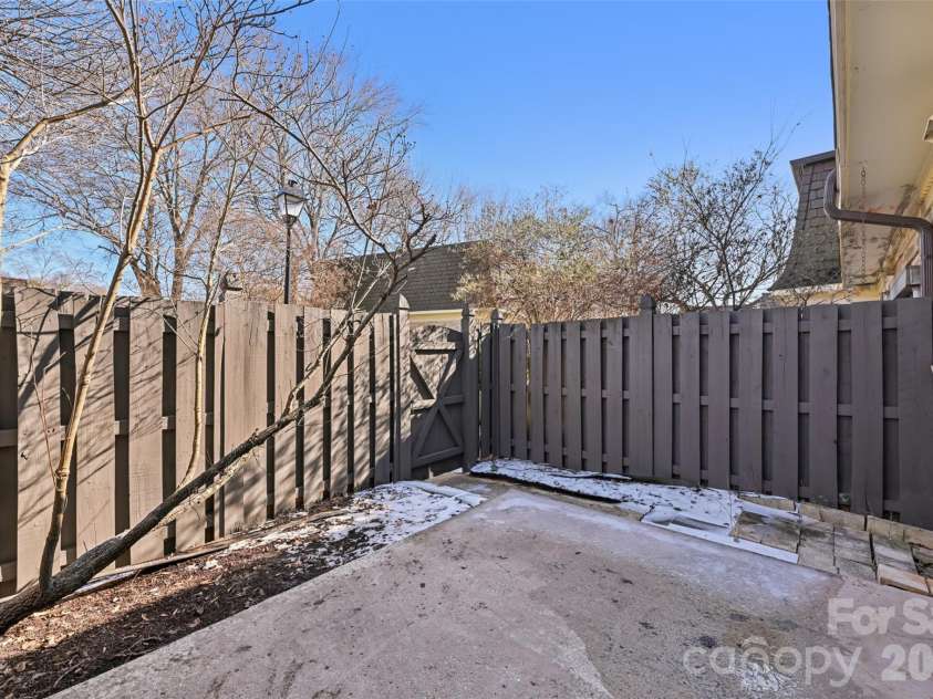 2231 Rexford Road, Charlotte, NC 28211.  MLS# CAR4341179, YatesRealty ID 31999. 