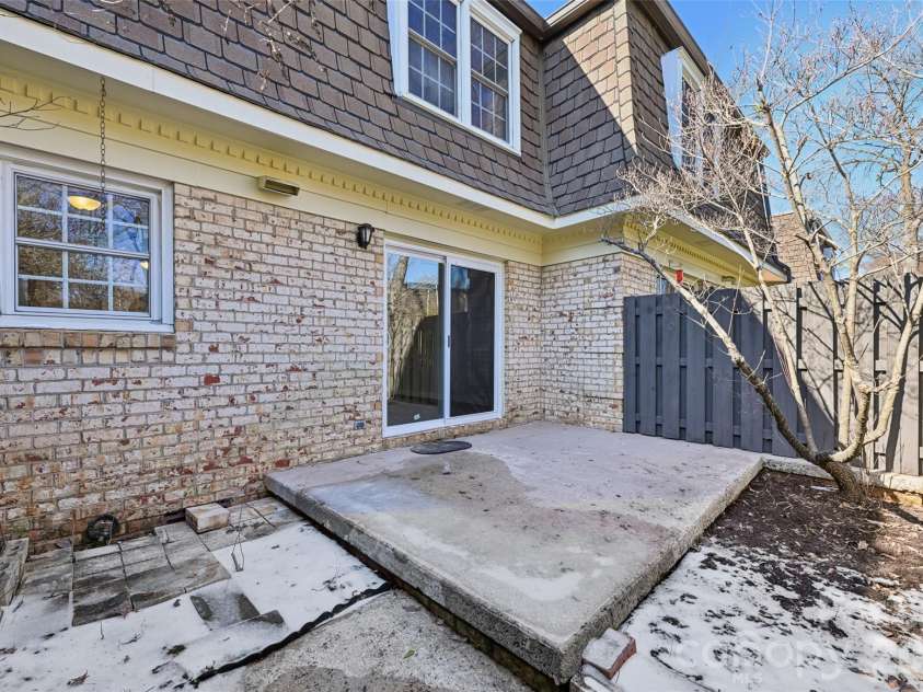 2231 Rexford Road, Charlotte, NC 28211.  MLS# CAR4341179, YatesRealty ID 31999. 