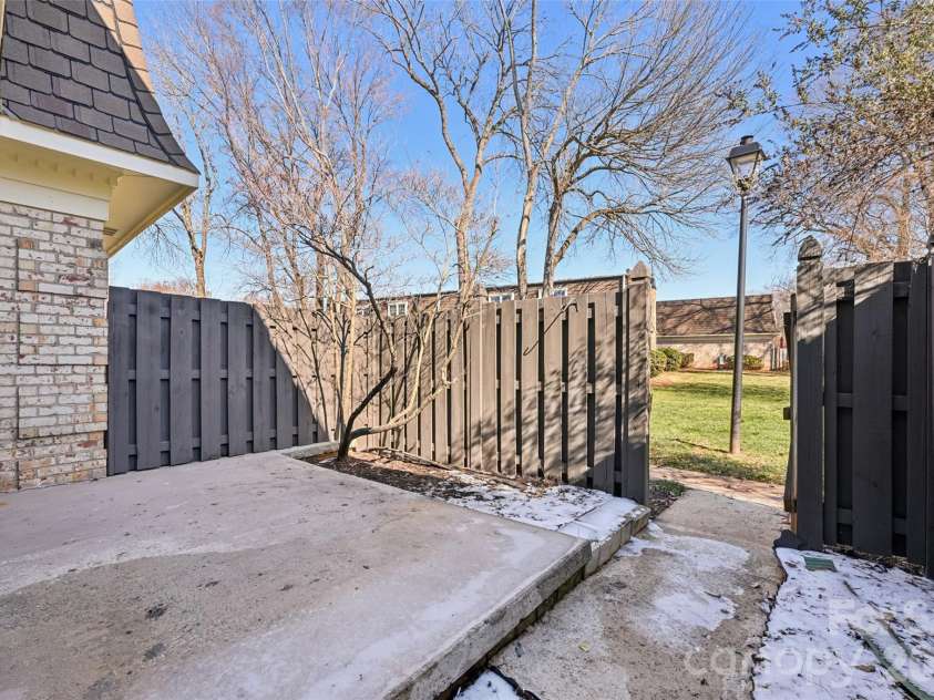 2231 Rexford Road, Charlotte, NC 28211.  MLS# CAR4341179, YatesRealty ID 31999. 