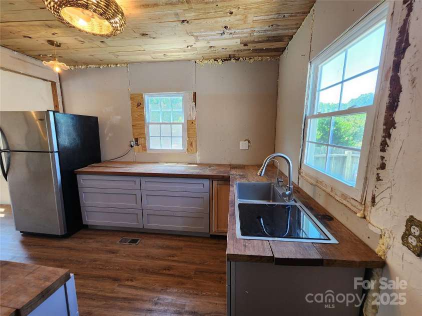 1004 Ridge Avenue, Kannapolis, NC 28083.  MLS# CAR4273566, YatesRealty ID 32. 