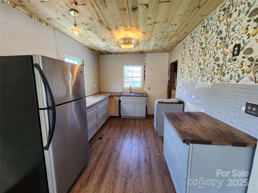 1004 Ridge Avenue, Kannapolis, NC 28083.  MLS# CAR4273566, YatesRealty ID 32. 