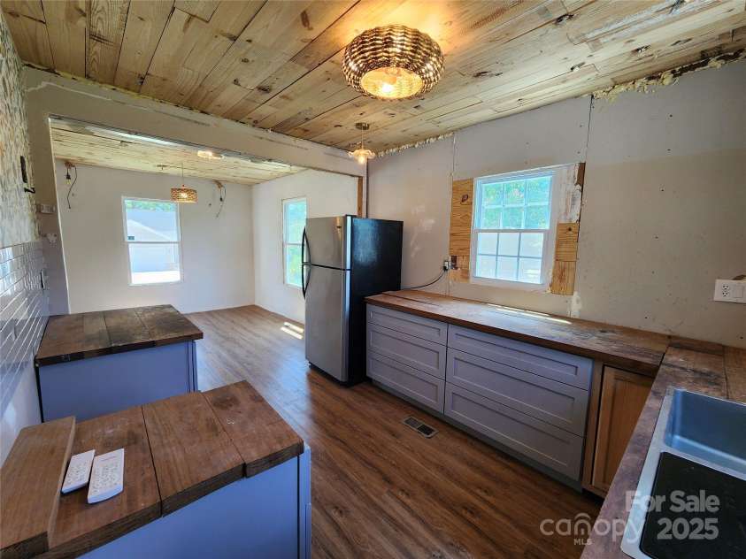 1004 Ridge Avenue, Kannapolis, NC 28083.  MLS# CAR4273566, YatesRealty ID 32. 