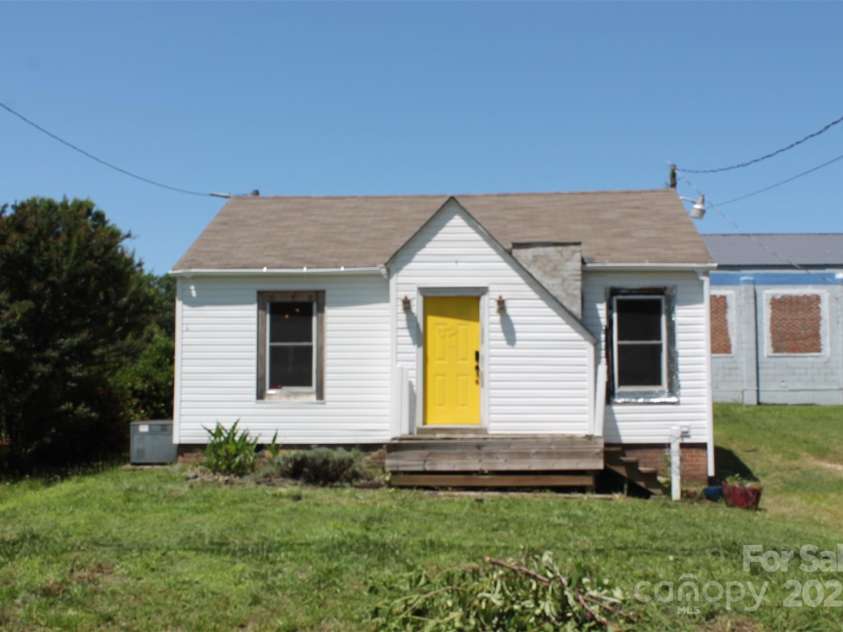 1004 Ridge Avenue, Kannapolis, NC 28083.  MLS# CAR4273566, YatesRealty ID 32. 