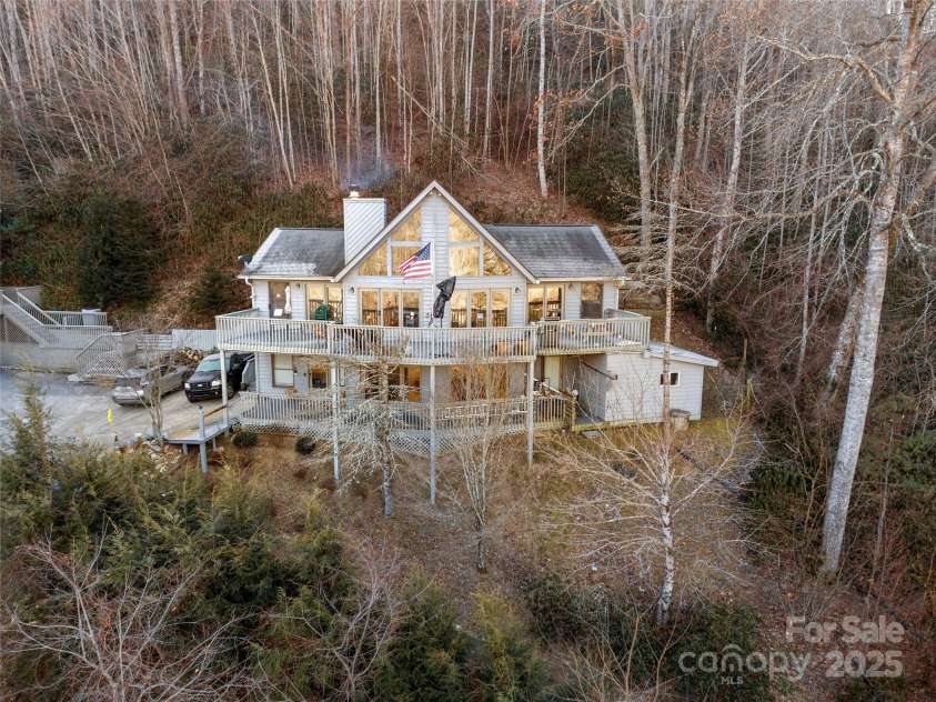 179 South Toe River Road, Burnsville, NC 28714.  MLS# CAR4210186, YatesRealty ID 3200. 