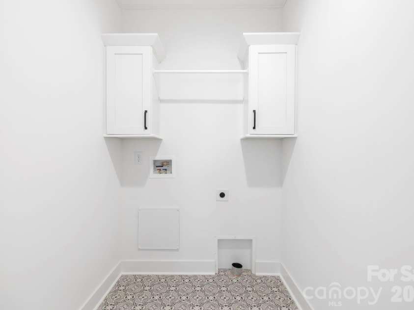 205 Southern Charm Road, Arden, NC 28704.  MLS# CAR4327536, YatesRealty ID 3200. Main Level Laundry w/ door to hall & Primary Suite