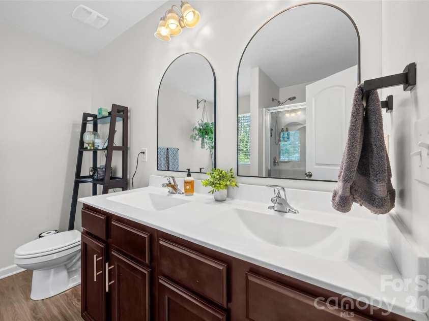 1736 Rhynes Trail, Rock Hill, SC 29732.  MLS# CAR4391530, YatesRealty ID 32000. Primary Bath