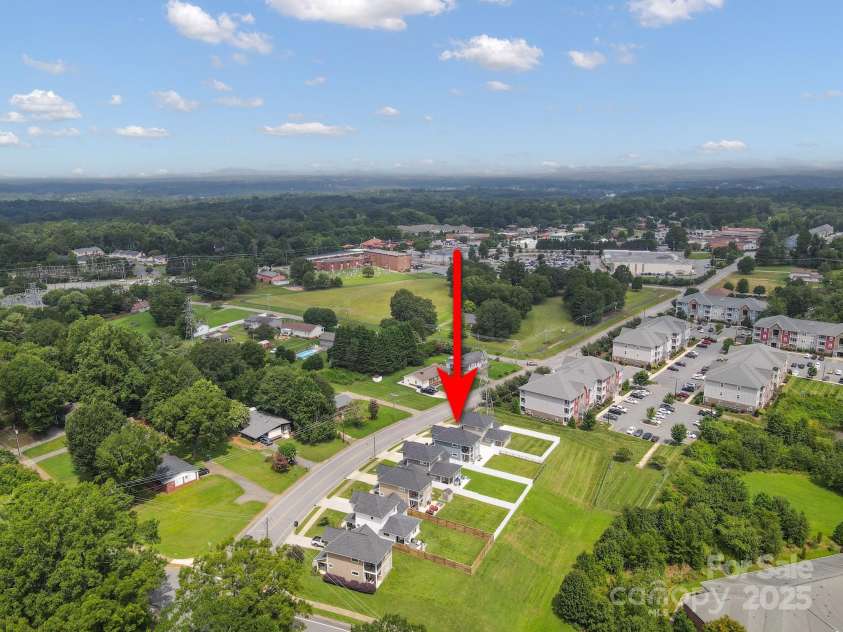 2636 2nd Street, Hickory, NC 28601.  MLS# CAR4284579, YatesRealty ID 32000. 