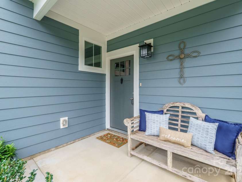 2636 2nd Street, Hickory, NC 28601.  MLS# CAR4284579, YatesRealty ID 32000. 