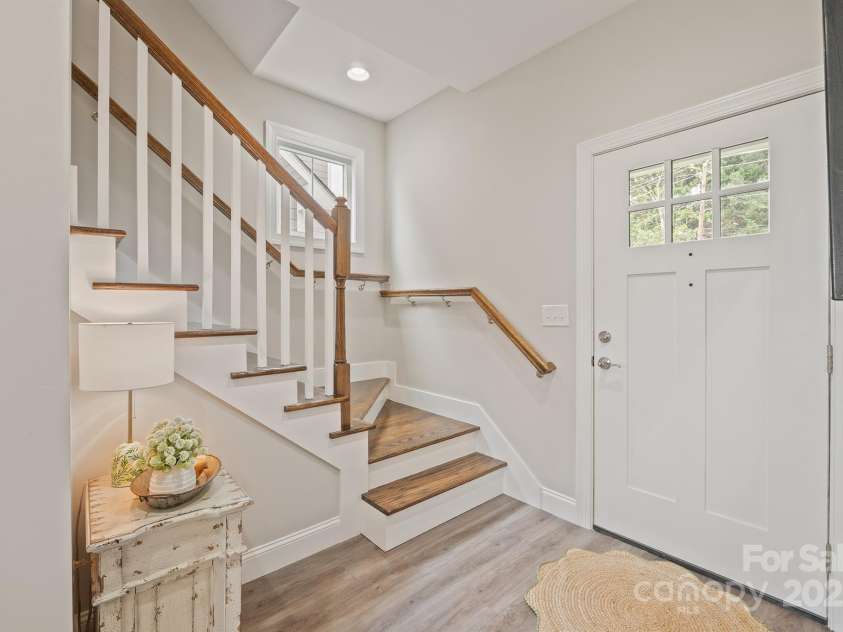 2636 2nd Street, Hickory, NC 28601.  MLS# CAR4284579, YatesRealty ID 32000. 