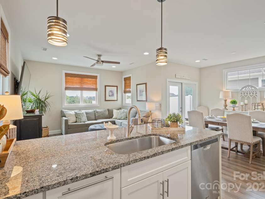 2636 2nd Street, Hickory, NC 28601.  MLS# CAR4284579, YatesRealty ID 32000. 