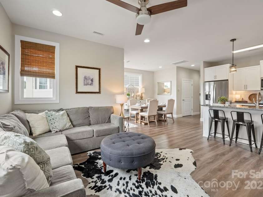 2636 2nd Street, Hickory, NC 28601.  MLS# CAR4284579, YatesRealty ID 32000. 