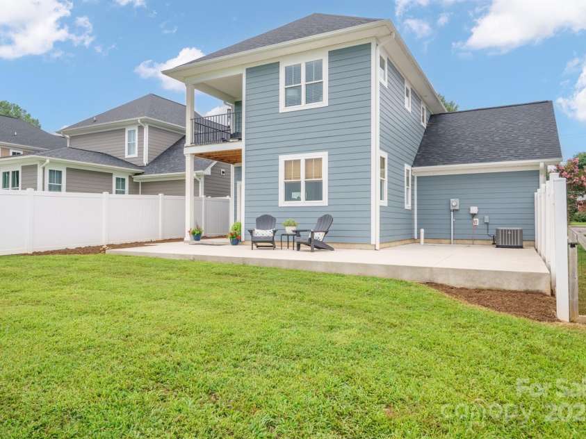 2636 2nd Street, Hickory, NC 28601.  MLS# CAR4284579, YatesRealty ID 32000. 