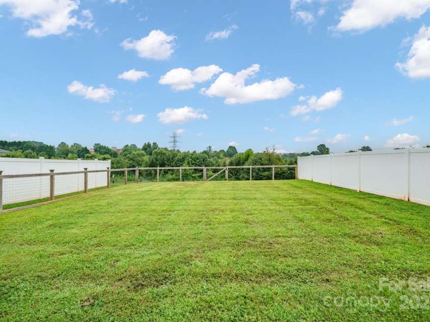 2636 2nd Street, Hickory, NC 28601.  MLS# CAR4284579, YatesRealty ID 32000. 