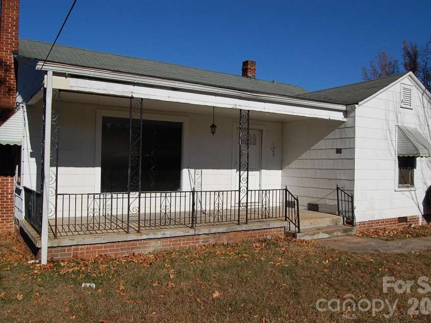 126 Sunset Drive, Salisbury, NC 28147.  MLS# CAR4393043, YatesRealty ID 32001. 120 Sunset