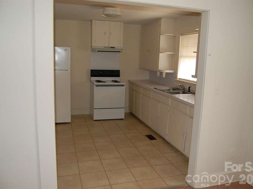 126 Sunset Drive, Salisbury, NC 28147.  MLS# CAR4393043, YatesRealty ID 32001. 