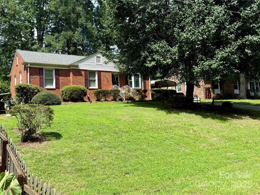 415 Poplar Street, Stanley, NC 28164.  MLS# CAR4284388, YatesRealty ID 32001. 