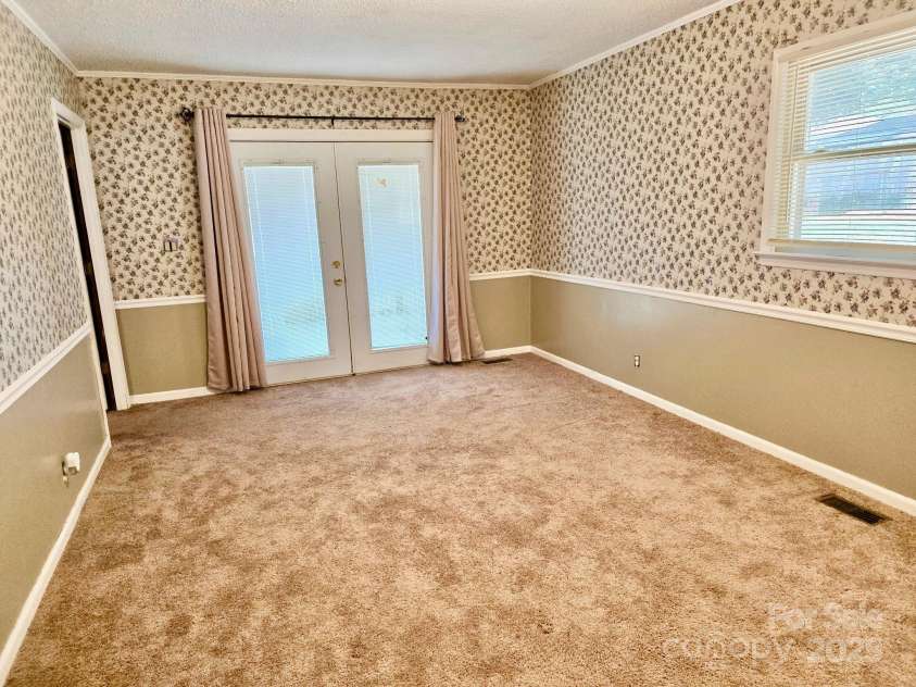 415 Poplar Street, Stanley, NC 28164.  MLS# CAR4284388, YatesRealty ID 32001. 