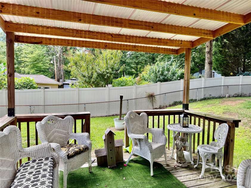 415 Poplar Street, Stanley, NC 28164.  MLS# CAR4284388, YatesRealty ID 32001. 