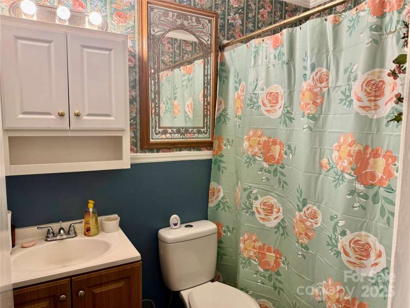 415 Poplar Street, Stanley, NC 28164.  MLS# CAR4284388, YatesRealty ID 32001. 