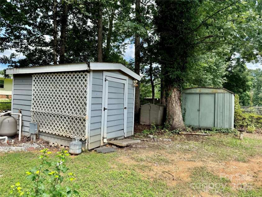 415 Poplar Street, Stanley, NC 28164.  MLS# CAR4284388, YatesRealty ID 32001. 