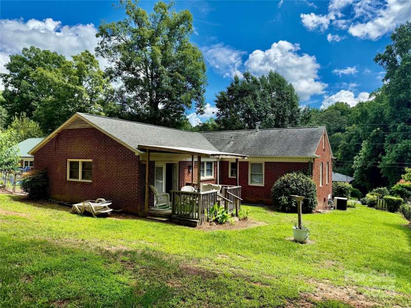 415 Poplar Street, Stanley, NC 28164.  MLS# CAR4284388, YatesRealty ID 32001. 