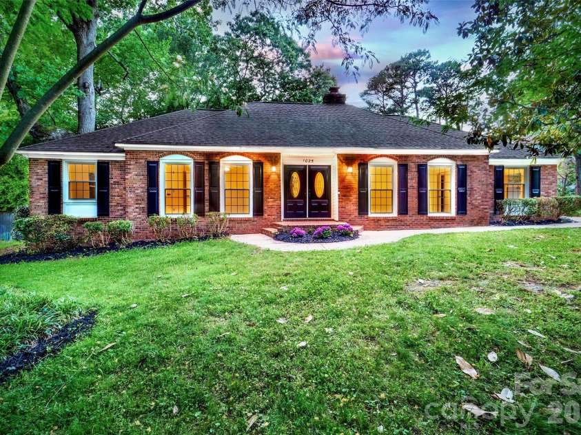 1025 Magnolia Street, Mooresville, NC 28115.  MLS# CAR4392320, YatesRealty ID 32003. 