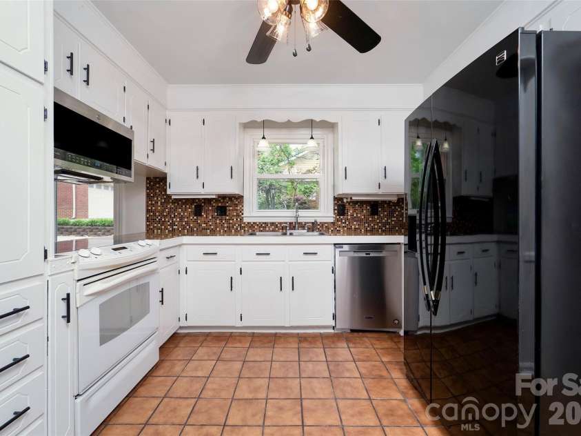 1025 Magnolia Street, Mooresville, NC 28115.  MLS# CAR4392320, YatesRealty ID 32003. 