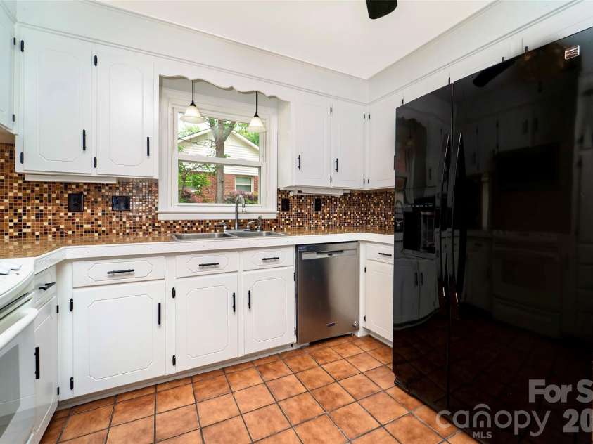 1025 Magnolia Street, Mooresville, NC 28115.  MLS# CAR4392320, YatesRealty ID 32003. 