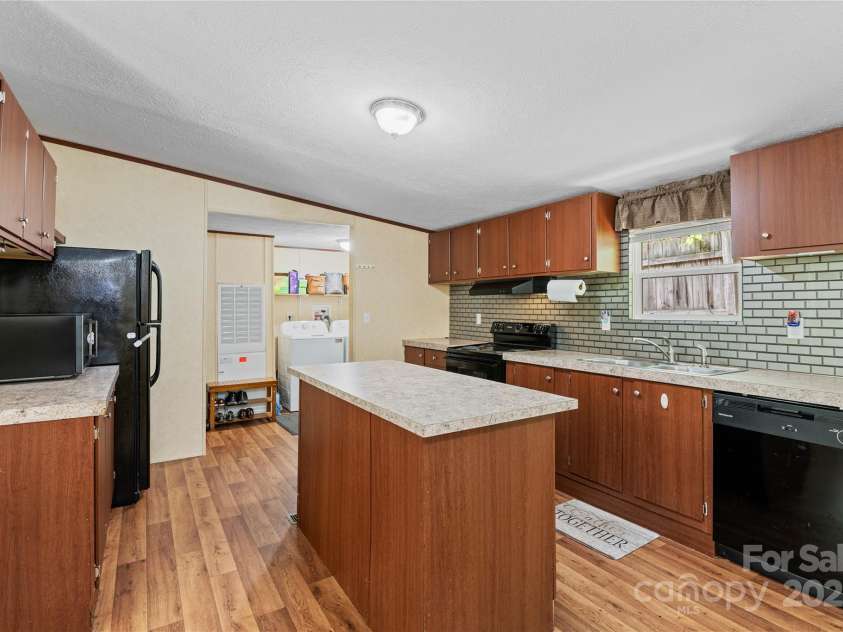 113 Hidden Forest Estate, Candler, NC 28715.  MLS# CAR4288651, YatesRealty ID 32003. 