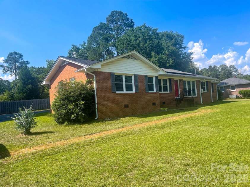 14 Hamden Circle, Cheraw, SC 29520.  MLS# CAR4393268, YatesRealty ID 32004. 